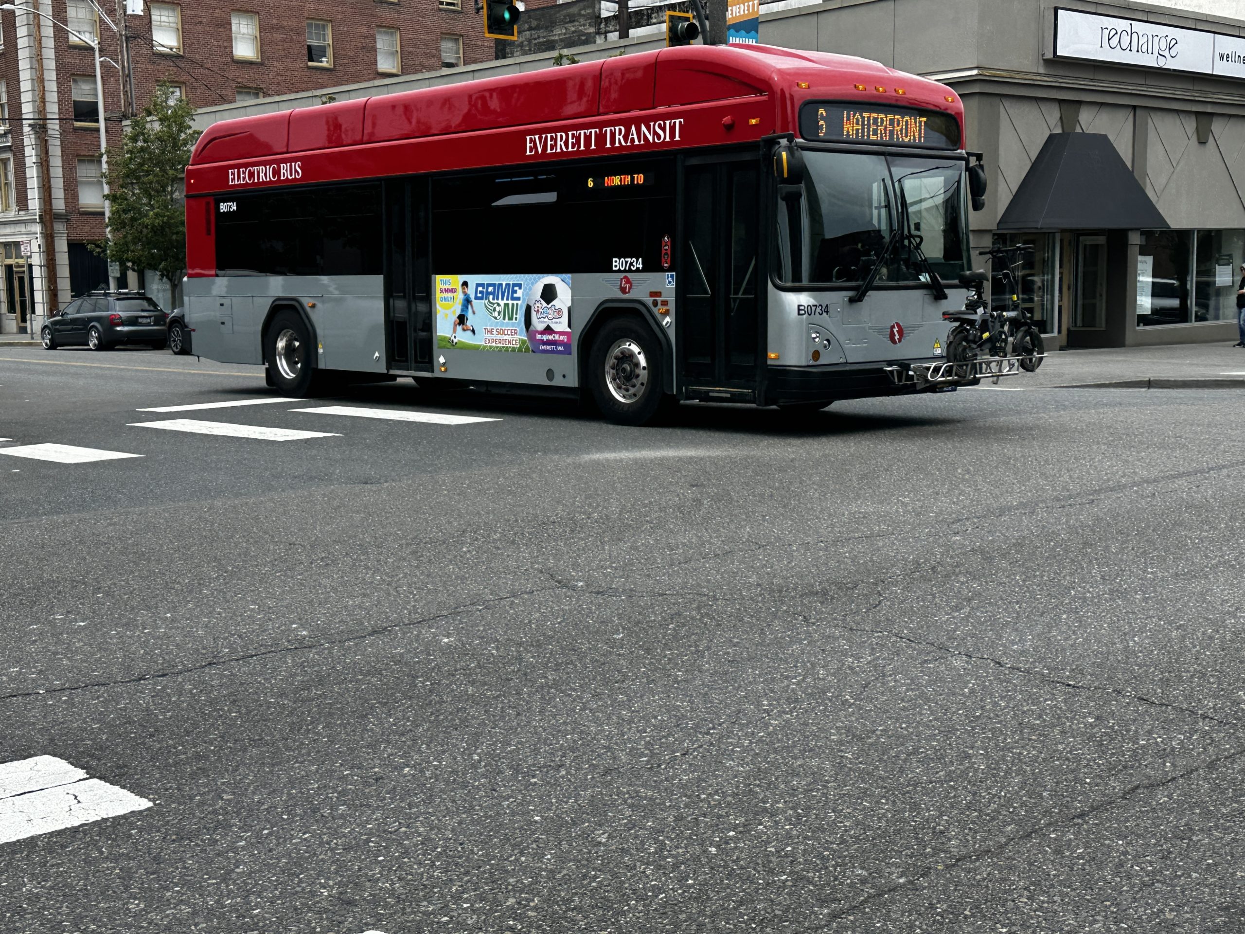 Everett Transit bus featuring an Imagine Children’s Museum advertisement